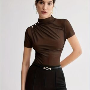 تألق صيفًا: تيشيرت الأناقة متعدد الاستخدامات بأزرار الكتف!