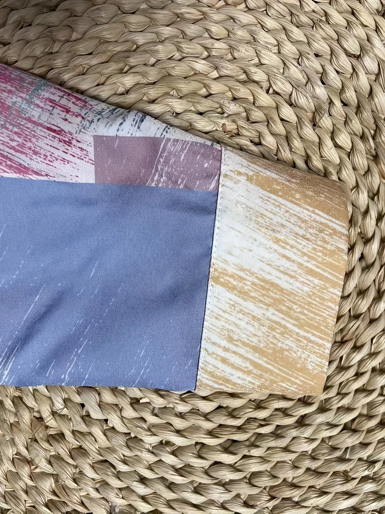 חולצת האלגנטיות היומיומית: נגיעה גיאומטרית למראה הזוהר שלך! – תמונה 4