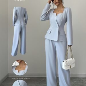 طقم الأناقة المتكاملة: بليزر وبنطال بقصة V جاذبة