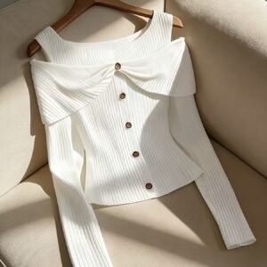 قميص الكتف المنسدل الأنيق: لمسة جاذبية لا تُنسى