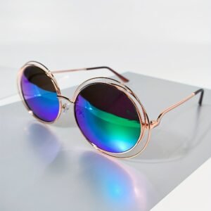 אייקון האלגנטיות: משקפי וינטג' במסגרת עגולה