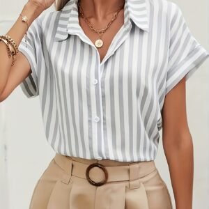 אופנת קיץ מפוספסת: חולצת כפתורים קצרת שרוולים חובה