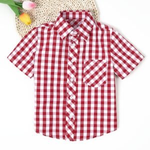 חולצה משובצת אדומה: ליווי מושלם להרפתקאות ואלגנטיות!