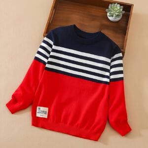 أناقة الربيع والخريف لأميرك الصغير: سويتر مقلم يجمع الراحة بالموضة!