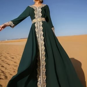 שמלת הקשקושים המהפנטת: שבה נועזות פוגשת אלגנטיות