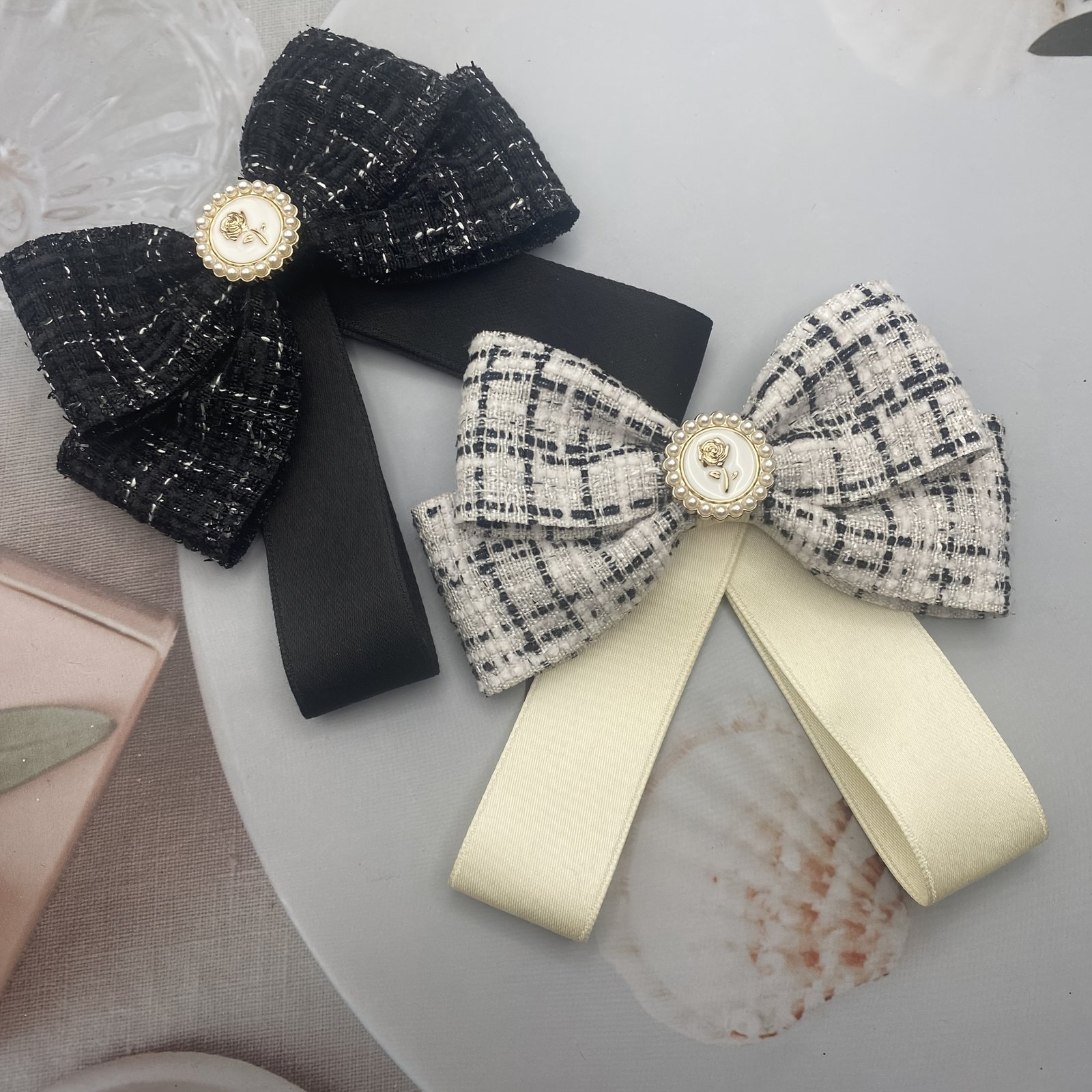 تألقي بلمسة فريدة: ربطة عنق كاروهات أنيقة لموسم الأناقة