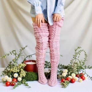 احتضني دفء الشتاء بأناقة: جوارب الركبة السميكة الفاخرة