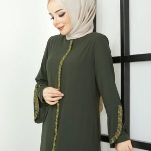 عباءة الأناقة المتلألئة: فخامة لا تُضاهى