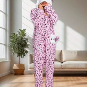 احتضني الشتاء بلمسة هيلو كيتي الساحرة!