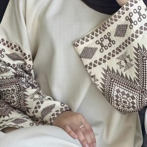 أناقة السهرات والجمعات: الروب المطرز الذي يأسرك!