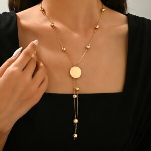 הבהיקי בזוהר שאינו דוהה: שרשרת הקסם העל-זמנית