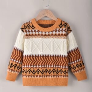 أناقة الدفء لأبطالك الصغار: سويتر شتوي بتصميم عصري