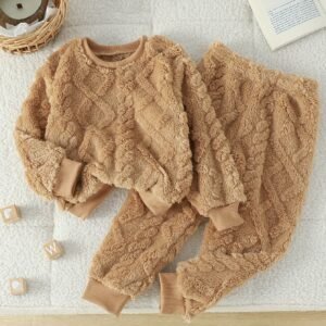 אלגנטיות החום האולטימטיבית: סט קטיפה לבנים שני חלקים לסתיו ולחורף!