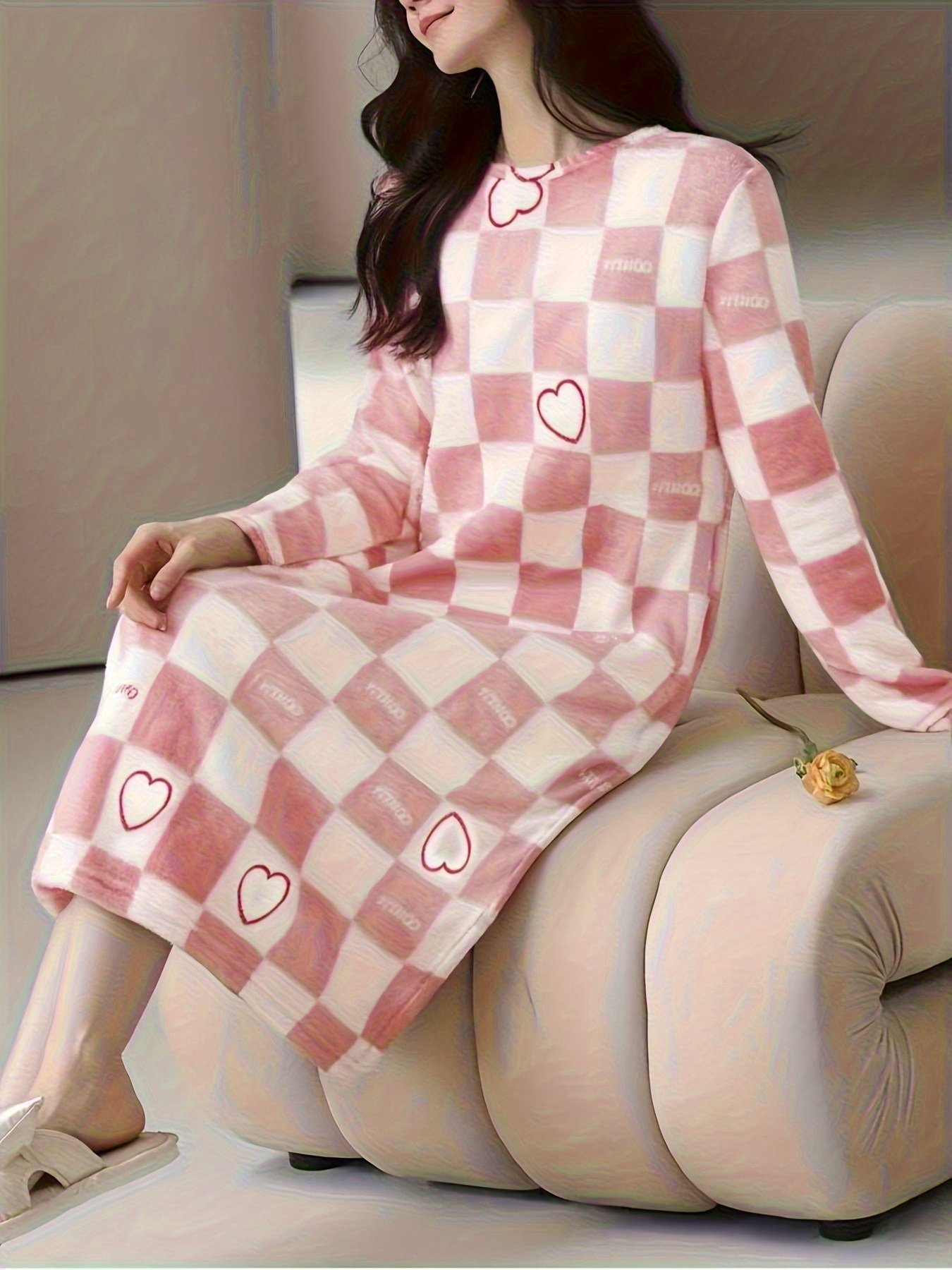 אלגנטיות של חמימות: שמלת לילה קטיפתית יוקרתית ללילות החורף