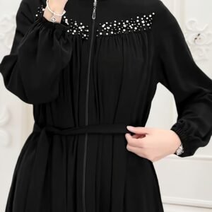 השמלה השחורה המהפנטת: אלגנטיות צנועה המתאימה לך בכל עת