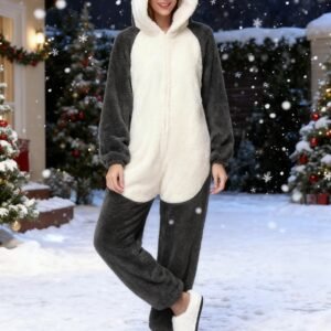 חבקי את חום החורף: פיג'מת הפינגווין הקטיפתית השובבה!