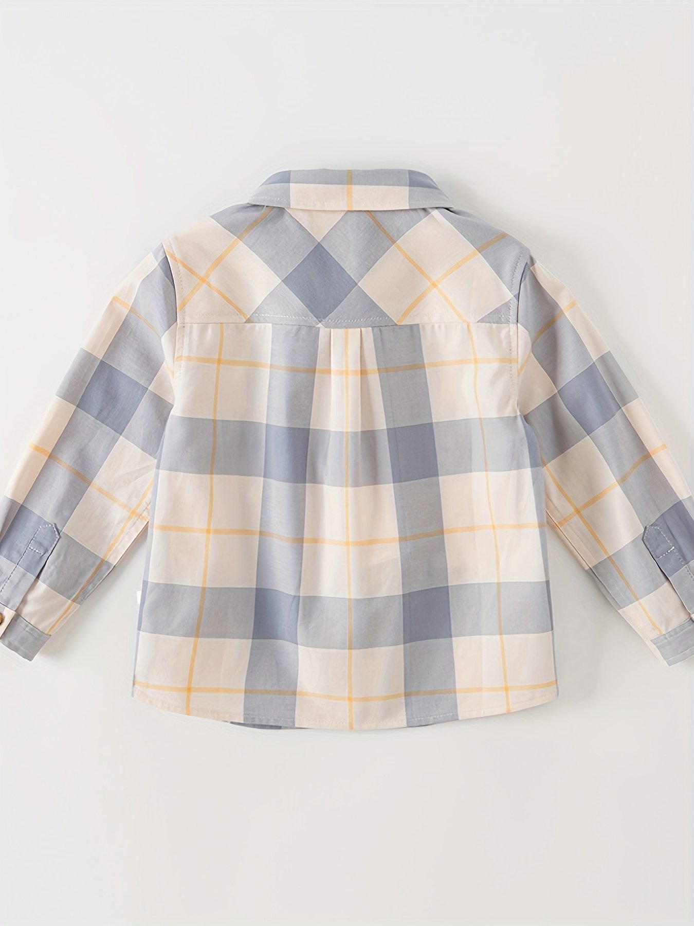 חולצת משבצות לבנים: אלגנטיות ונוחות לכל הרפתקה! – תמונה 5