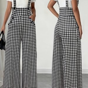 אוברול המשבצות האלגנטי: מראה שובה לב בכל פרטיו