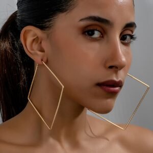 تألقي بلمسة عصرية: أقراط هندسية جريئة ومذهلة