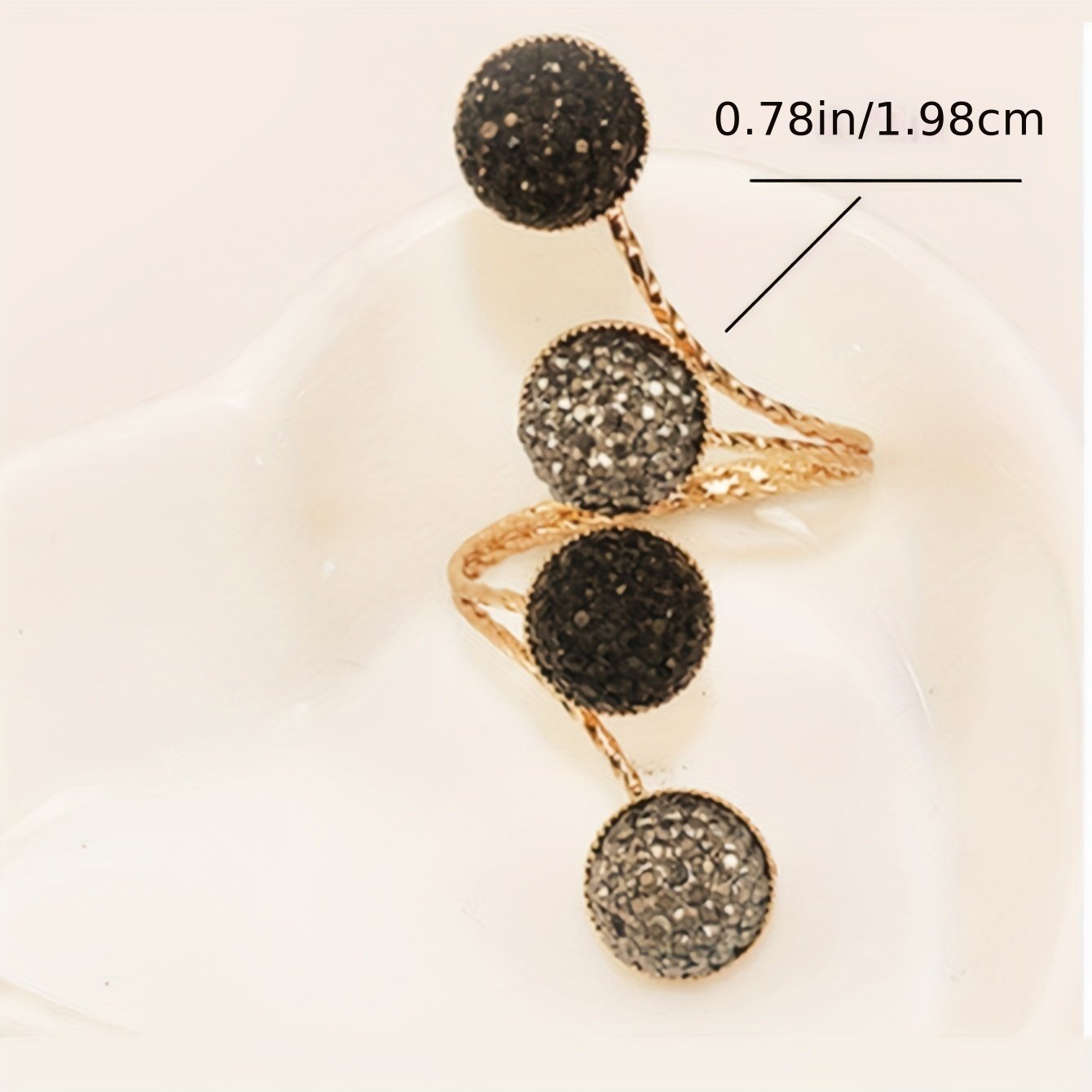 خاتم الهندسة العصرية: لمسة أناقة جريئة ليومك ومساءك - الصورة 4