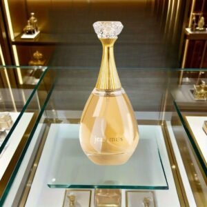 عبير الخوخ الزهري: إشراقة أنوثة لا تُنسى!