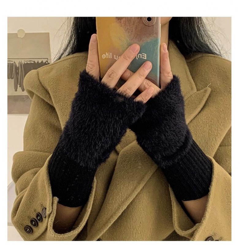 Stylish Warmth with a Modern Touch: Your Go-To Gloves for Chilly Seasons - Image 9