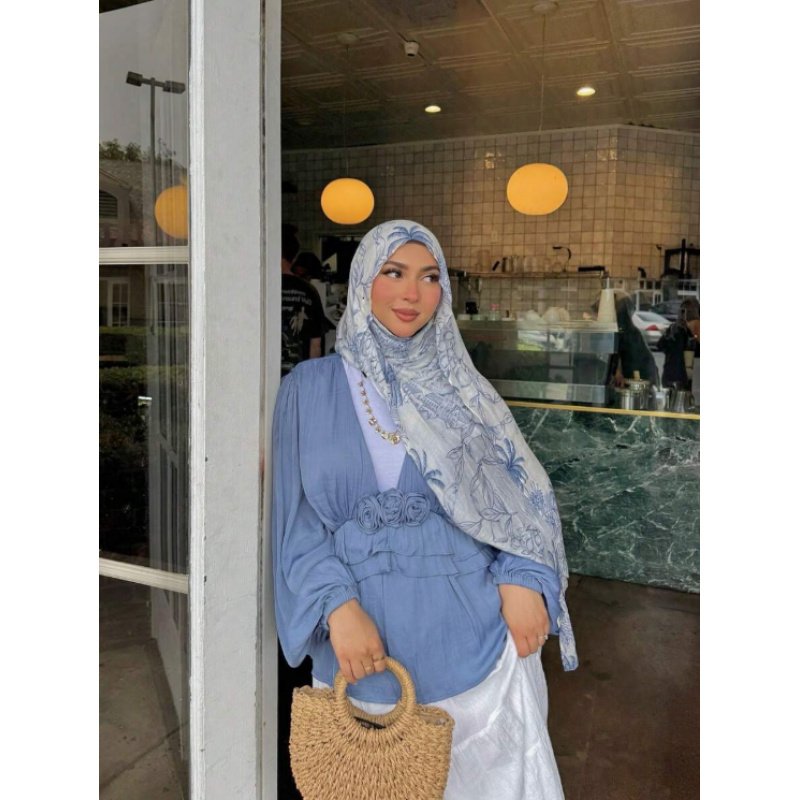 Artistic Elegance Scarf: Radiant Distinction for Every Moment - Image 2