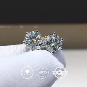 بريق الأناقة الخالدة: أقراط المويسانايت الفاخرة