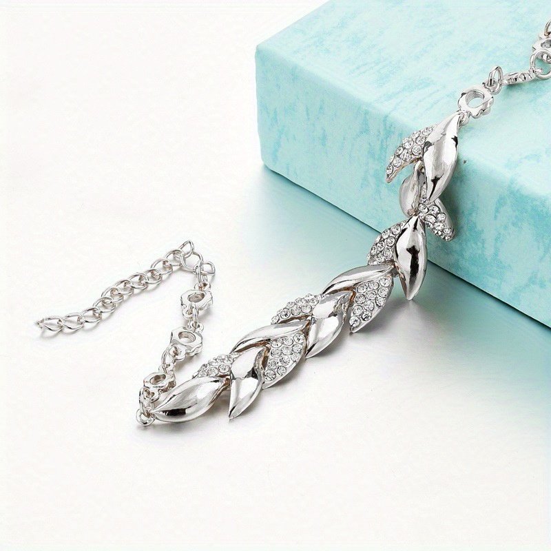 Bracelet of Distinction: Modern Elegance with a Luxurious Touch - Image 6