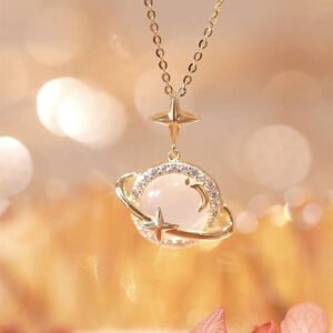 הבריקי עם שרשרת עין החתול הקוסמית: יופי שאין שני לו