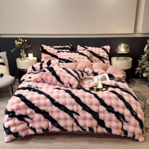 احتضن الفخامة والدفء: طقم الفرو المخملي 4 قطع لتحويل غرفتك إلى ملاذ!