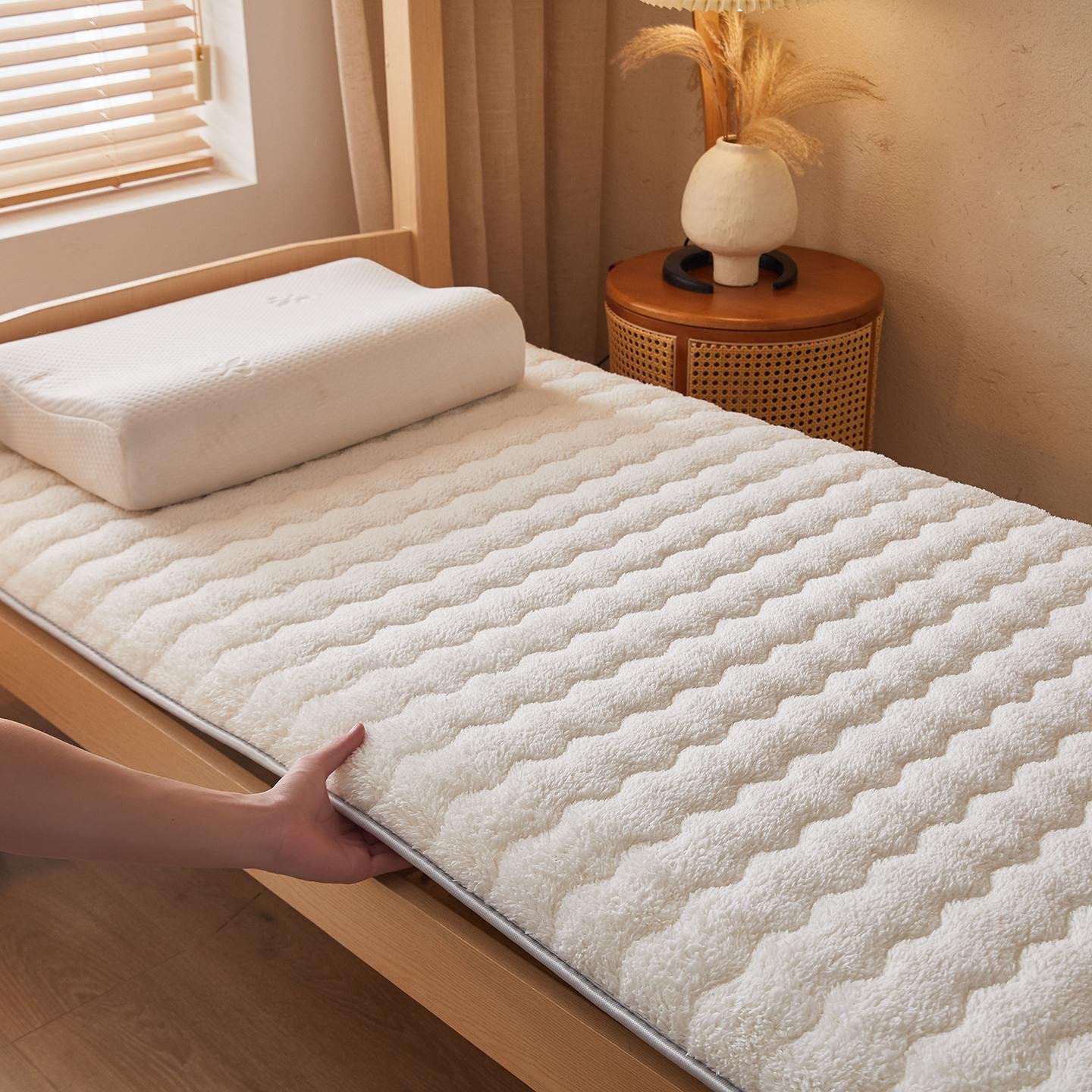 נוחות יוצאת דופן: כיסוי מזרן יוקרתי מצמר כבשים טבעי – תמונה 9