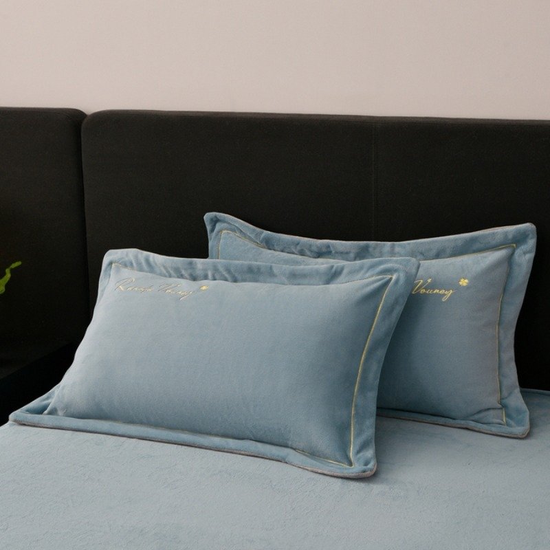 سرير أحلامك بلمسة فاخرة: طقم مفارش مطرز ثقيل الوزن - الصورة 6