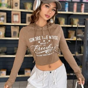 תתעלמי מהרעש ותזהרי: קפוצ'ון רטרו Y2K עם נגיעה עכשווית!