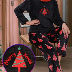 دفء وأناقة الأعياد: طقم الاسترخاء الفاخر بنقوش الميلاد!