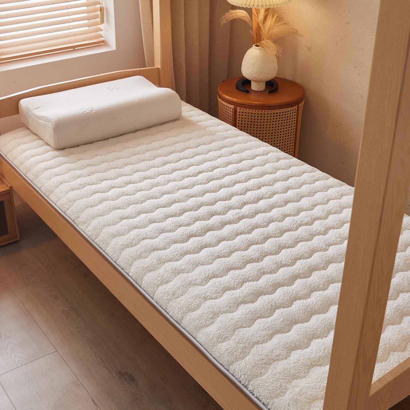 נוחות יוצאת דופן: כיסוי מזרן יוקרתי מצמר כבשים טבעי – תמונה 6