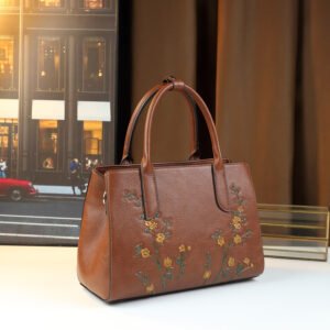 أناقة الأمس، روعة اليوم: حقيبة اليد النسائية الكلاسيكية بتصميمها الفريد.