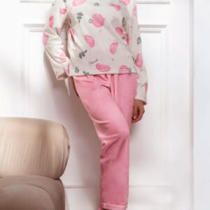 دفء لا يُضاهى وأناقة ناعمة: بيجامة الخوخ الشتوية الفاخرة!