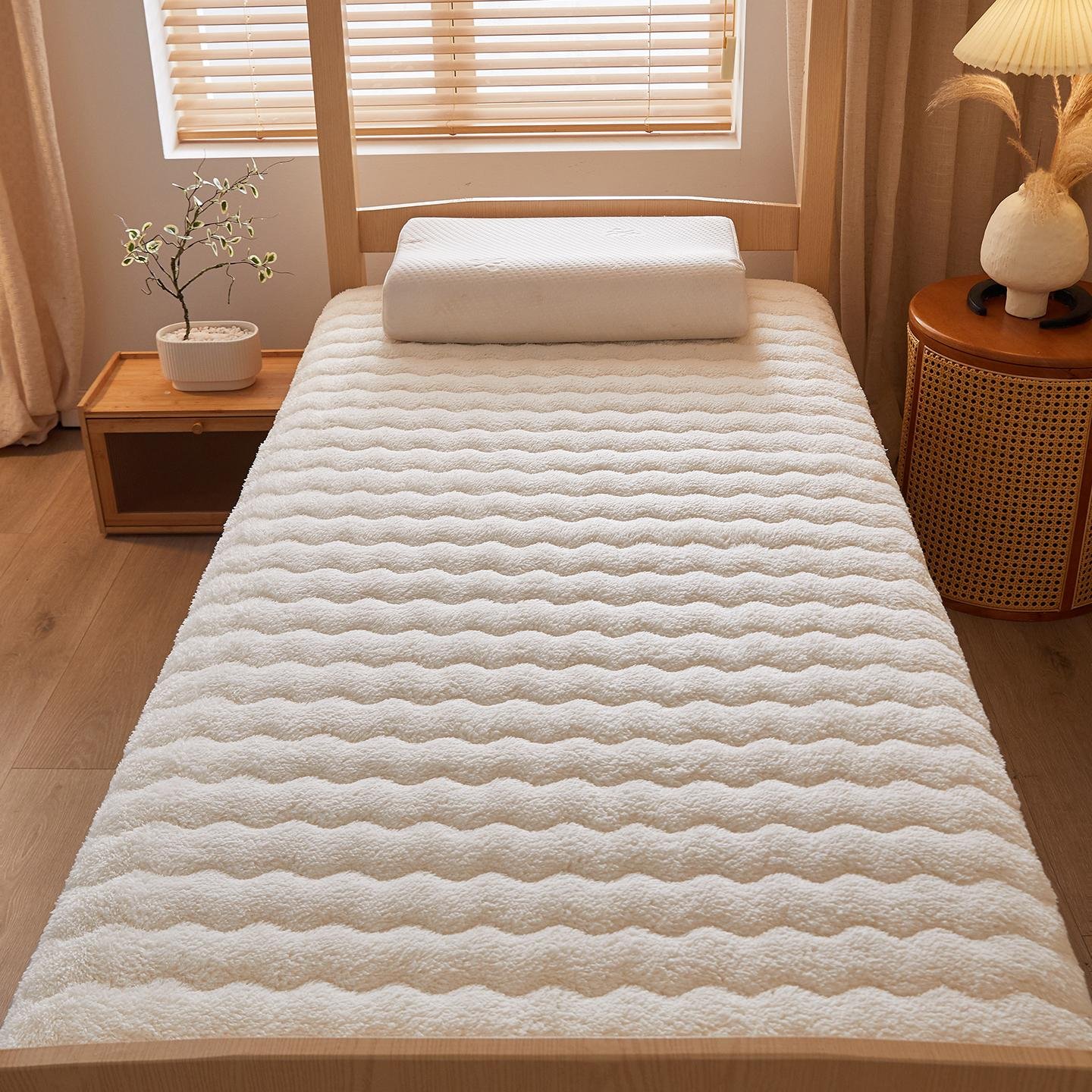 נוחות יוצאת דופן: כיסוי מזרן יוקרתי מצמר כבשים טבעי – תמונה 7