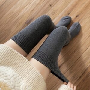 Charming Knee-High Socks: Warmth and Style for Every Body Type!
