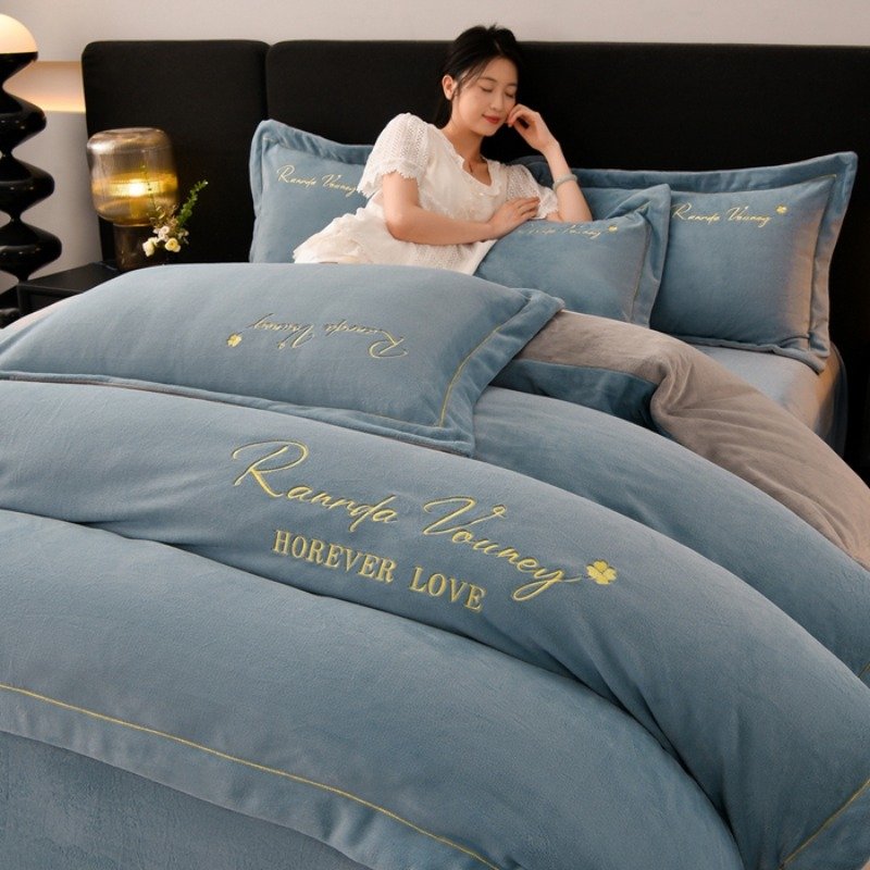 سرير أحلامك بلمسة فاخرة: طقم مفارش مطرز ثقيل الوزن - الصورة 2