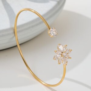 سوار البتلة المتفتحة: أناقة فاخرة تليق بتألقك