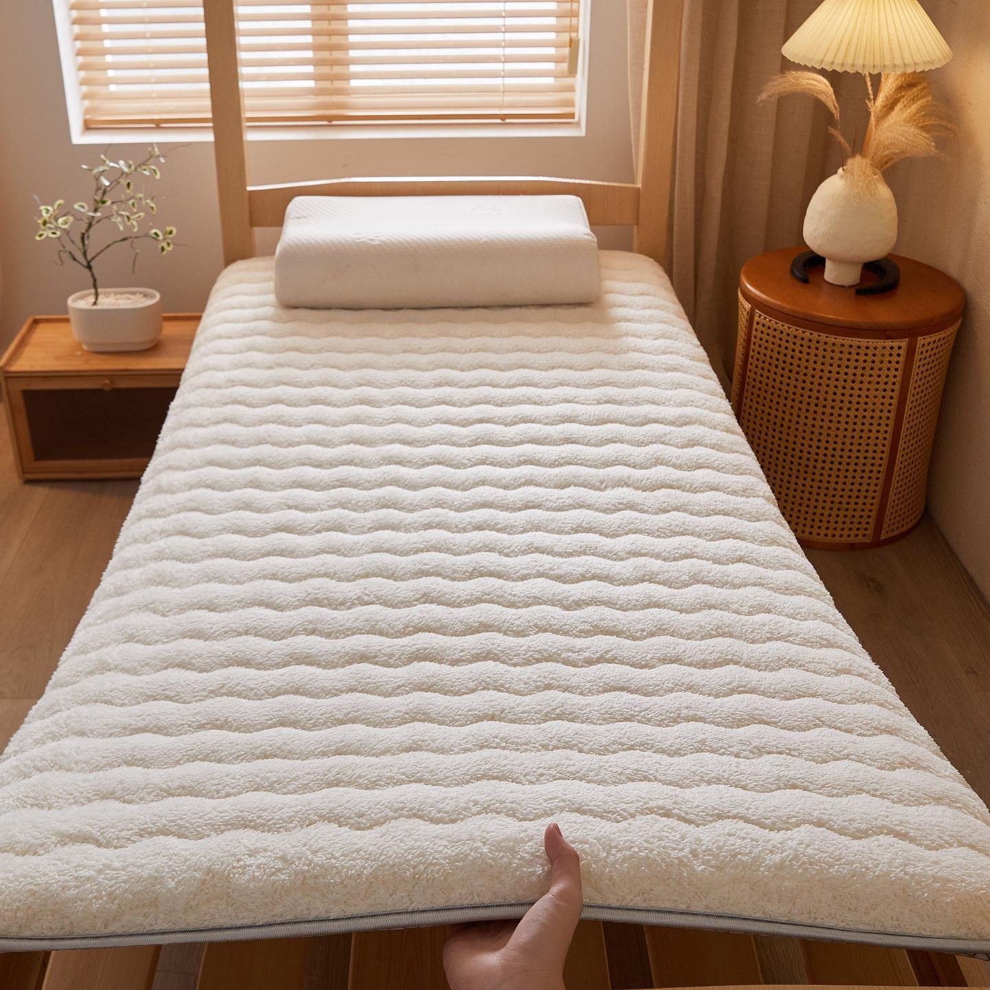 נוחות יוצאת דופן: כיסוי מזרן יוקרתי מצמר כבשים טבעי – תמונה 10