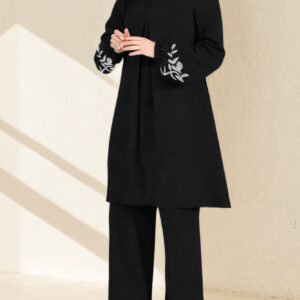 אלגנטיות מתחדשת ונוחות ללא גבולות: סט עבאיה ומכנסיים אופנתי