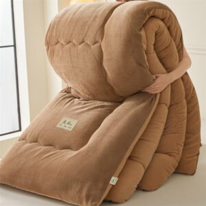 أكثر من مجرد دفء: لحاف مخملي يغمرك بالفخامة المطلقة!