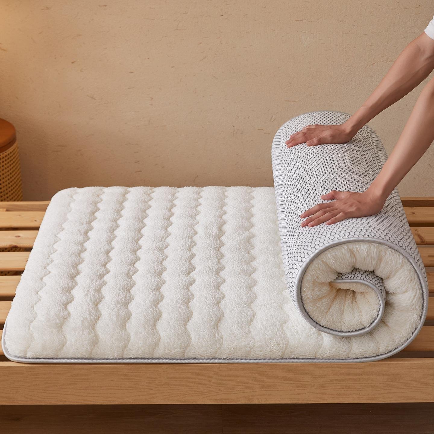 נוחות יוצאת דופן: כיסוי מזרן יוקרתי מצמר כבשים טבעי – תמונה 2