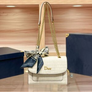 2025 Chic: Your Elegant Square Bag for Every Occasion!