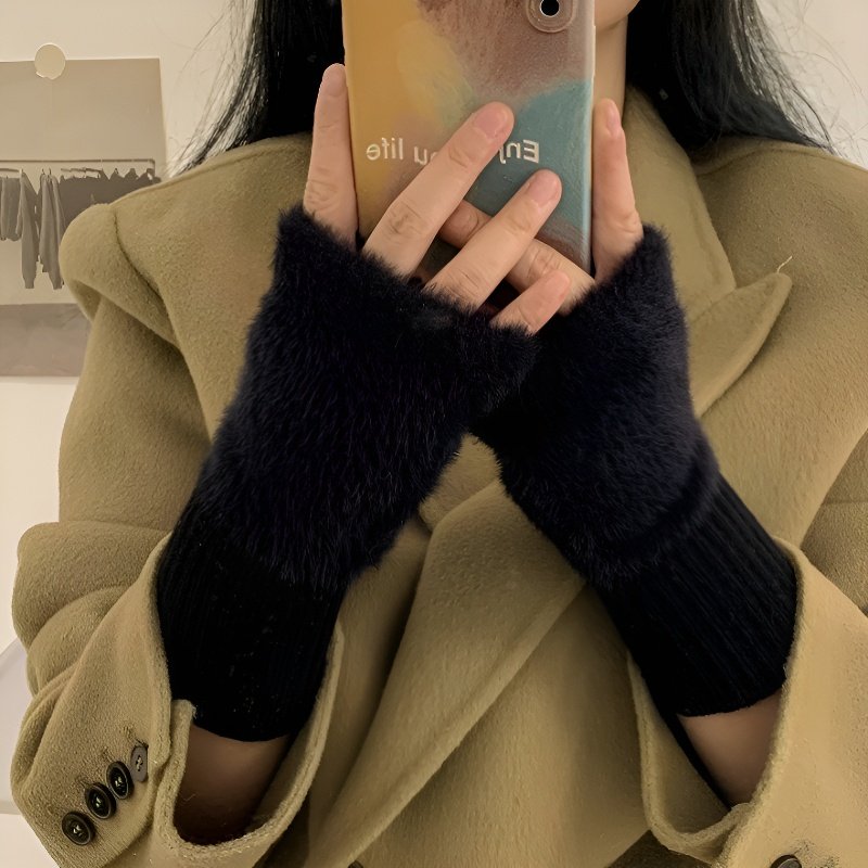 Stylish Warmth with a Modern Touch: Your Go-To Gloves for Chilly Seasons - Image 11