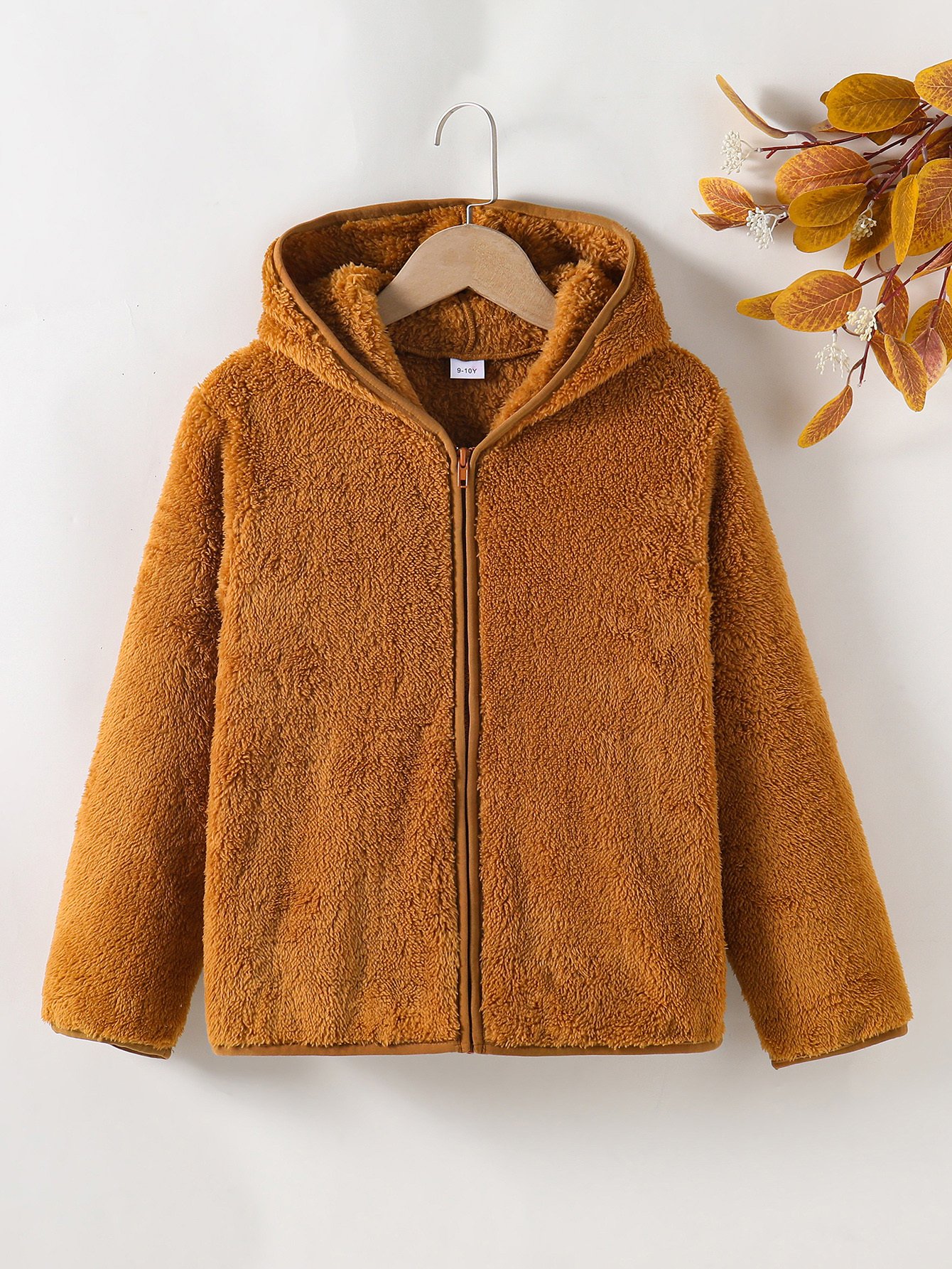 دفء لا يُضاهى لأبطال الشتاء الصغار: جاكيت الهودي المثالي!