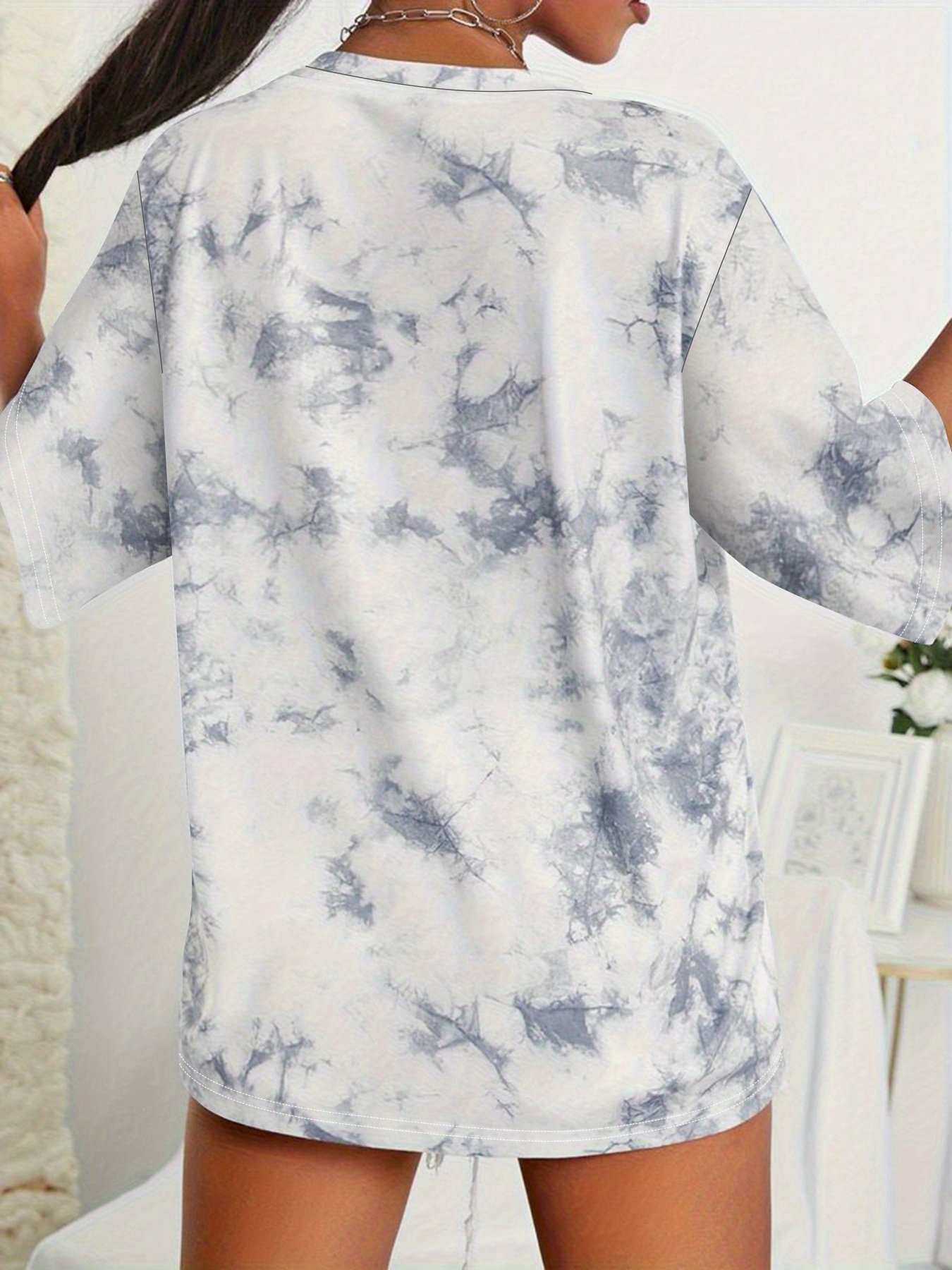 راحة عصرية بإطلالة فريدة: تيشيرت التاي داي الواسع - الصورة 2